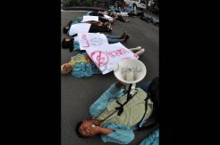 Peringati Hari Anti Korupsi, Mahasiswa UNS gelar aksi damai di Bundaran Gladag