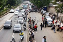 Ahli waris blokir jalan tolak penggusuran di Waduk Rio Rio
