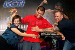 Chris Jhon pensiun dari Tinju Profesional