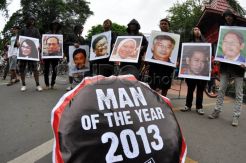 Atut, Andi, dan Akil dapat penghargaan Man of The Year 2013