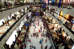 Bermain Ice Skating di PIM