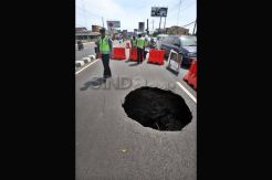 Jalan Amlas mengakibatkan kemacetan