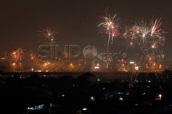 Pesta kembang api di Jembatan Pasupati