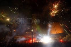 Pesta kembang api disaksikan ribuan warga di Bundaran HI
