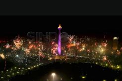 Sambut 2014, kembang api hiasi Monas
