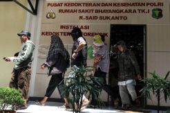 Keluarga terduga teroris datangi RS Polri