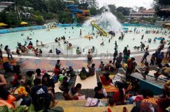 Wisatawan padati wisata air di Bandung