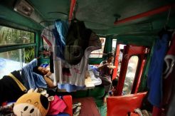 Bus digunakan untuk mengungsi