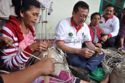 Ketua DPD kunjungi pengungsi Sinabung