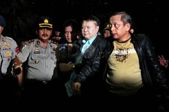 Anggoro Widjojo tiba di KPK dengan tangan diborgol