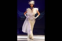 Fashion Show tahun 1920 karya Adjie Notonegoro