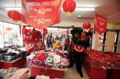 Badut dan barongsai ramaikan acara Cap Go Meh Food and Festival di PRJ