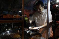 Rayakan ulang tahun, Ketua DPD Irman Gusman makan malam di Taman Bungkul Surabaya