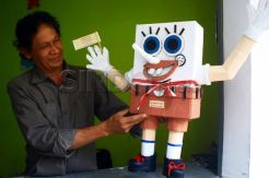 Boneka Pemilu 2014 kreasi warga dari barang bekas