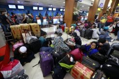 Penumpang terkatung-katung di bandara Husein Sastranegara