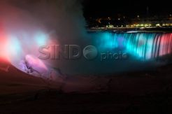 Indahnya warna-warni air terjun Niagara yang membeku