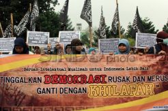 Muslimah HTI tuntut pembentukan pemerintahan Khilafah