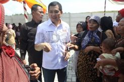 Calon Wakil Presiden dari Partai Hanura Hary Tanoesoedibjo sapa warga Bojonegoro