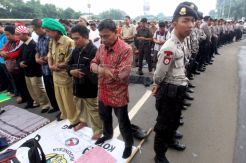 Guru honorer protes praktik percaloan PNS