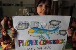 Siswa SD gelar doa untuk MH370
