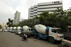Setelah amankan 43 mobil mewah, KPK sita 8 truk milik Wawan