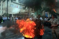 Simulasi kebakaran di Senayan