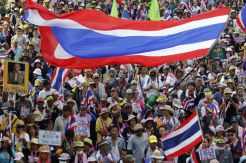 Demonstran anti pemerintah banjiri kota Bangkok