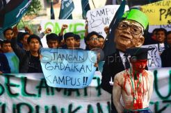 Tolak politik praktis, ratusan mahasiswa UIN Sunan Gunung Djati berdemo