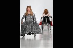 Penyandang difabel tampil di ajang Rusia Fashion Week