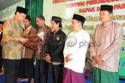 Menpera serahkan bantuan rusunawa pondok pesantren