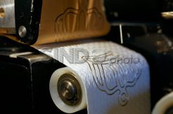 Tisu toilet bermotif timbul emas 24 karat