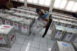 Periksa kotak suara