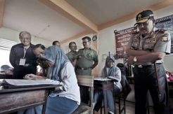 Gubernur Sulsel tinjau langsung pelaksanaan UN