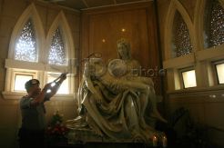 Polisi sisir gereja Katedral Medan jelang perayaan Paskah