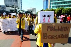 Aksi simpatik dukung Polwan berjilbab