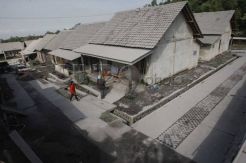 Abu vulkanik letusan kecil Merapi