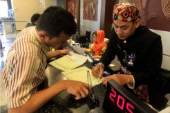 Sambut Hari Kartini, karyawan BRI kenakan baju daerah