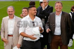 Ronaldo El Phenomenon tinjau stadion Piala Dunia