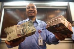 Ratusan miliar uang lusuh dimusnahkan