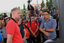 Mantan bek MU Garry Pallister resmikan lapangan Bawet