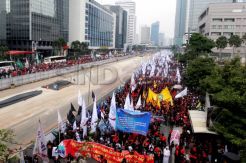Ribuan buruh tumpah di sepanjang MH Thamrin Jakarta