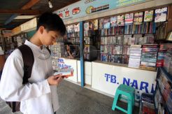Pasar buku bekas di Palasari, Bandung