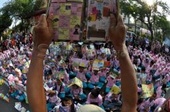 Peringati Hari Buku Nasional, ratusan siswa membaca buku secara massal