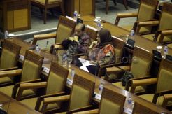 Tersangka KPK, Sutan masih hadiri paripurna DPR