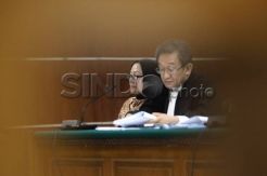 Ratu Atut Chosiyah Dengarkan Keterangan Saksi-Saksi