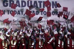 SMAN Sumatera Selatan Wisuda 96 Siswa Berprestasi