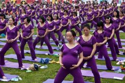 505 Ibu Hamil Ikuti Latihan Yoga di China