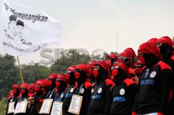 Dukung Prabowo-Hatta, Ratusan Buruh Longmarch Bandung-Jakarta