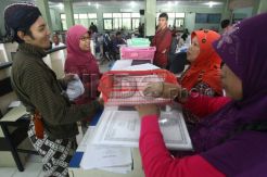 PNS Pemkot Yogya Gunakan Busana Tradisional