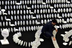 Rekor Muri Corella Domino Effect